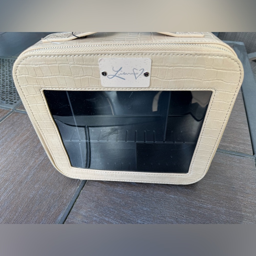 Luxe Cream Makeup Organizer